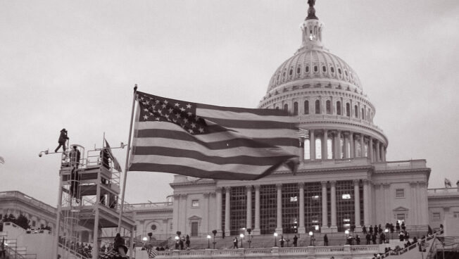 Image: United_States_Capitol_outside_protesters_with_US_flag_20210106