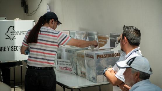 02 June 2024, Mexico, Mexiko-Stadt: A man puts his ballot paper into a ballot box in the presidential election. Left-wing politician Sheinbaum celebrated a clear election victory on Sunday.