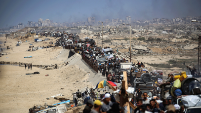  Palestinians from Gaza City move southwards with their belongings, on the coastal road near the Nuseirat refugee camp in the central Gaza Strip, on September 19, 2025. 