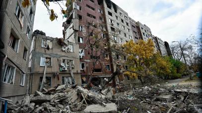 Exhausted Ukraine faces military and diplomatic pressure to cede the Donbas